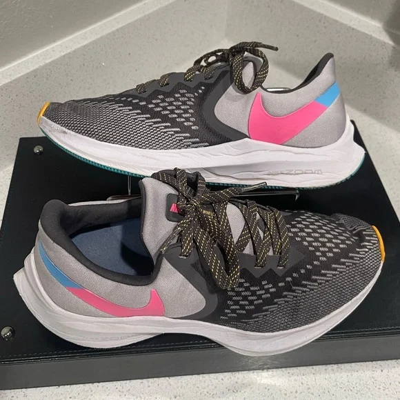 💕Sold💕Nike Zoom Women’s Sneakers - Picture 6 of 9